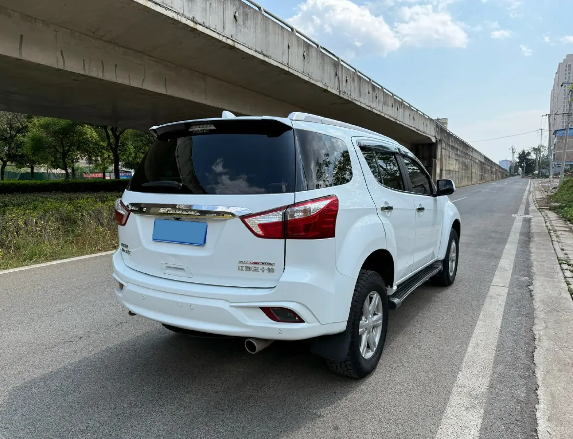 2018 Isuzu Mu-X 3.0T 177HP L4 6AT,autocango,china used car exporter,china ev exporter,chinese used car exporter,chinese used ev exporter