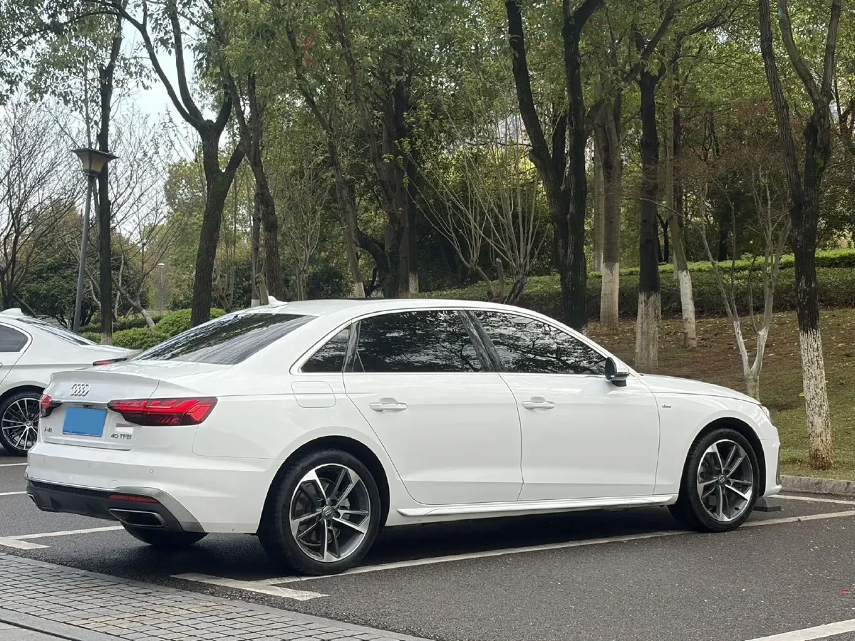 2020 Audi A4L 2.0T 190HP L4 7DCT,autocango,china used car exporter,china ev exporter,chinese used car exporter,chinese used ev exporter