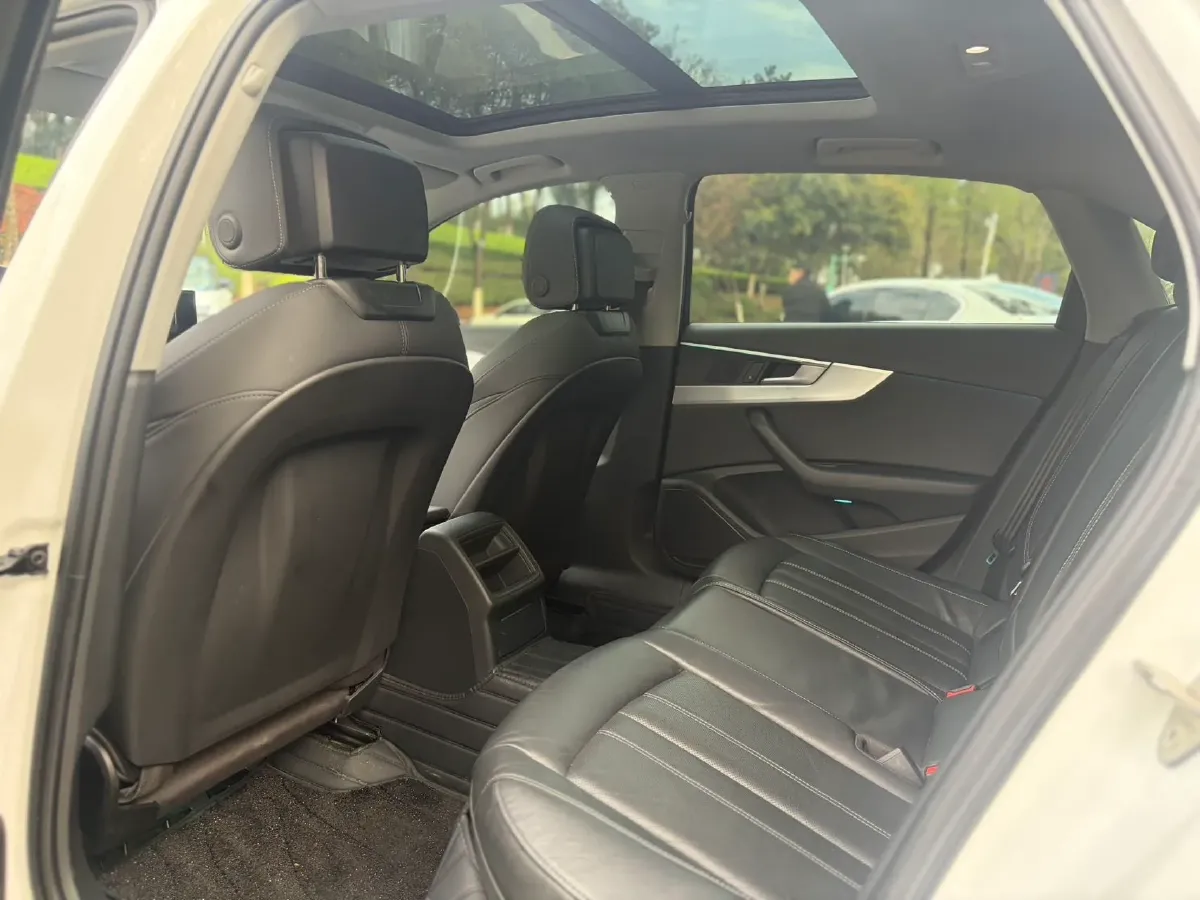 2020 Audi A4L 2.0T 190HP L4 7DCT,autocango,china used car exporter,china ev exporter,chinese used car exporter,chinese used ev exporter