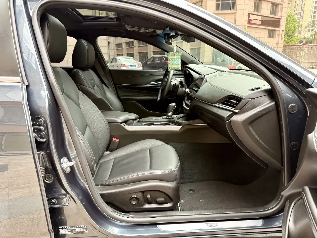 2021 Cadillac CT4 2.0T 237HP L4 8AT,autocango,china used car exporter,china ev exporter,chinese used car exporter,chinese used ev exporter