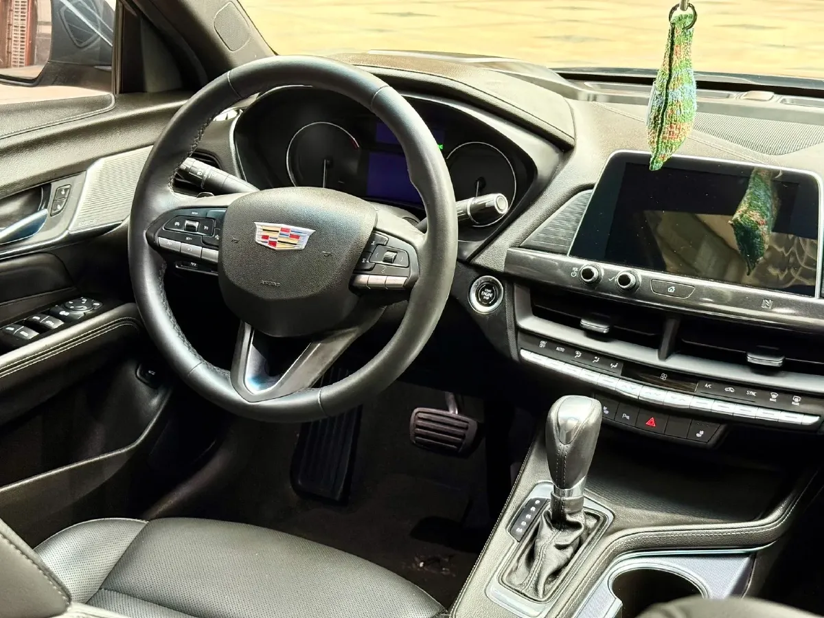 2021 Cadillac CT4 2.0T 237HP L4 8AT,autocango,china used car exporter,china ev exporter,chinese used car exporter,chinese used ev exporter