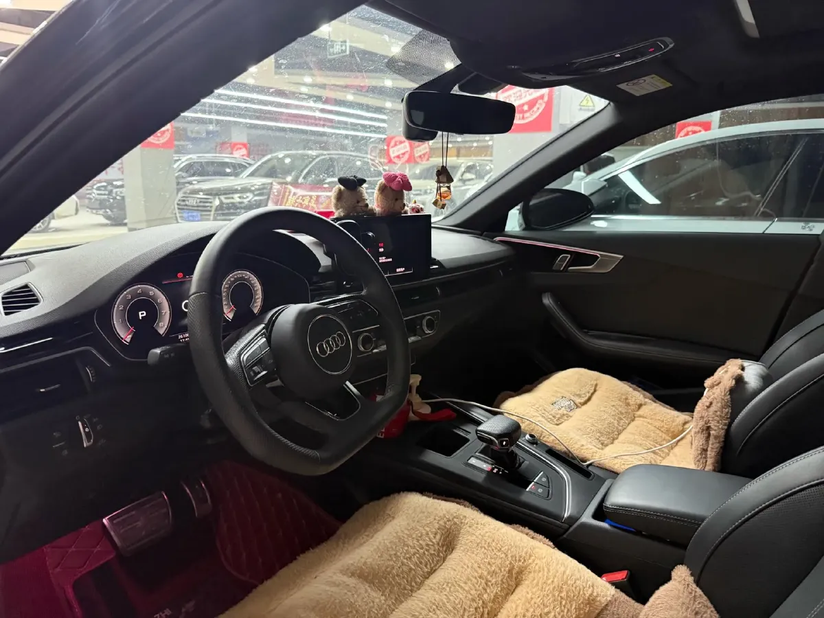 2024 Audi A4L 2.0T 190HP L4 7DCT,autocango,china used car exporter,china ev exporter,chinese used car exporter,chinese used ev exporter