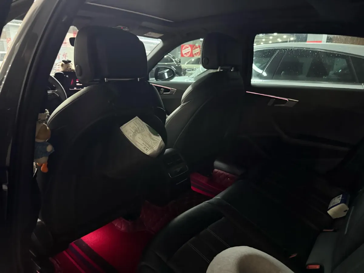 2024 Audi A4L 2.0T 190HP L4 7DCT,autocango,china used car exporter,china ev exporter,chinese used car exporter,chinese used ev exporter