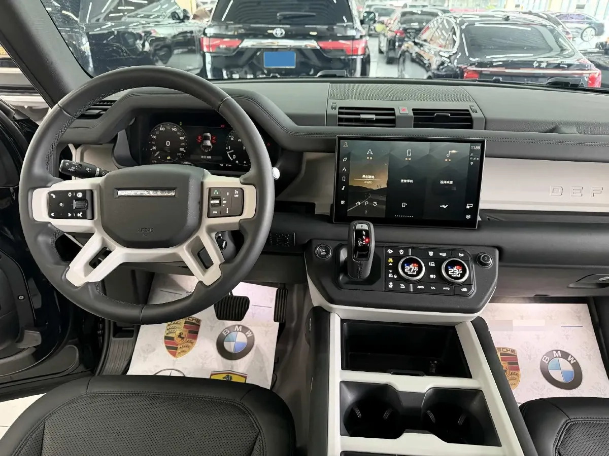 2025 Land Rover Defender 3.0T 400HP L6 8AT,autocango,china used car exporter,china ev exporter,chinese used car exporter,chinese used ev exporter