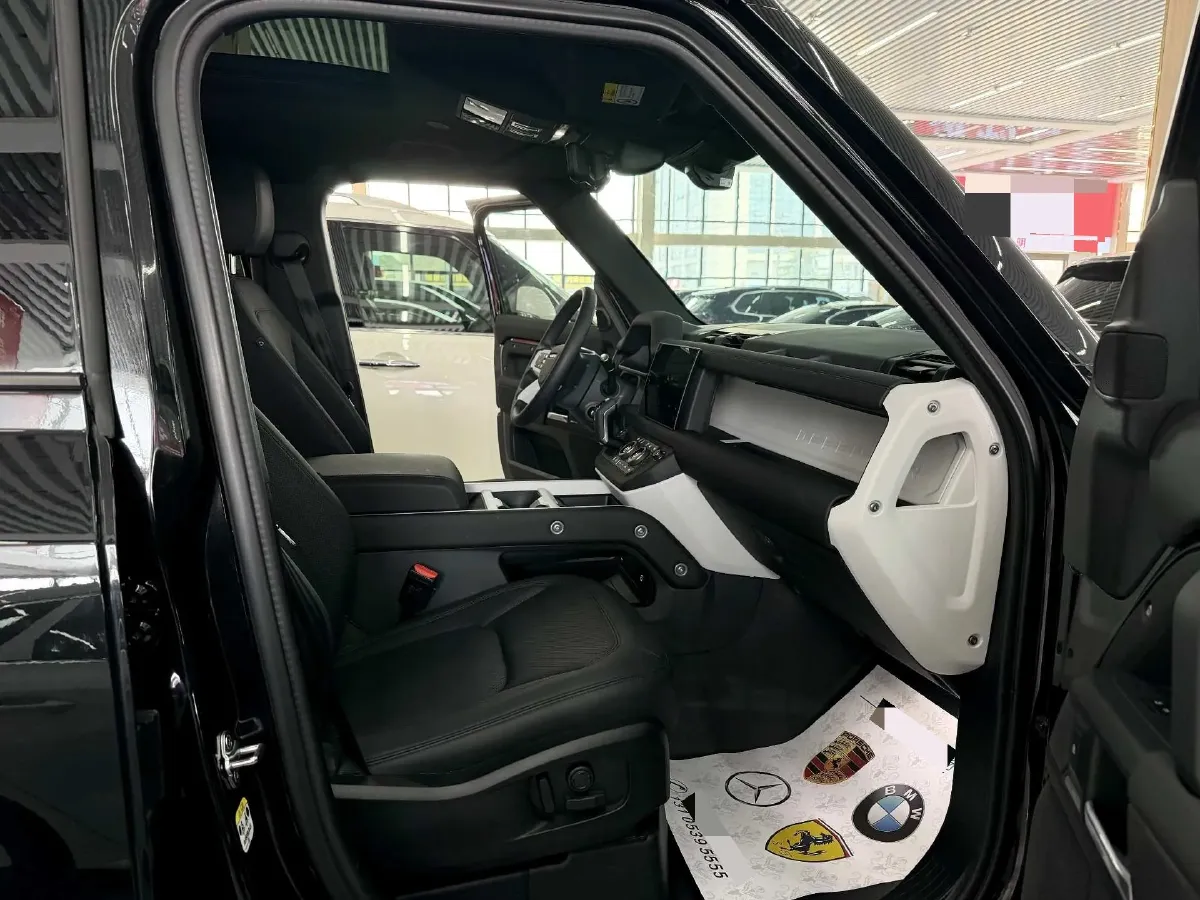 2025 Land Rover Defender 3.0T 400HP L6 8AT,autocango,china used car exporter,china ev exporter,chinese used car exporter,chinese used ev exporter