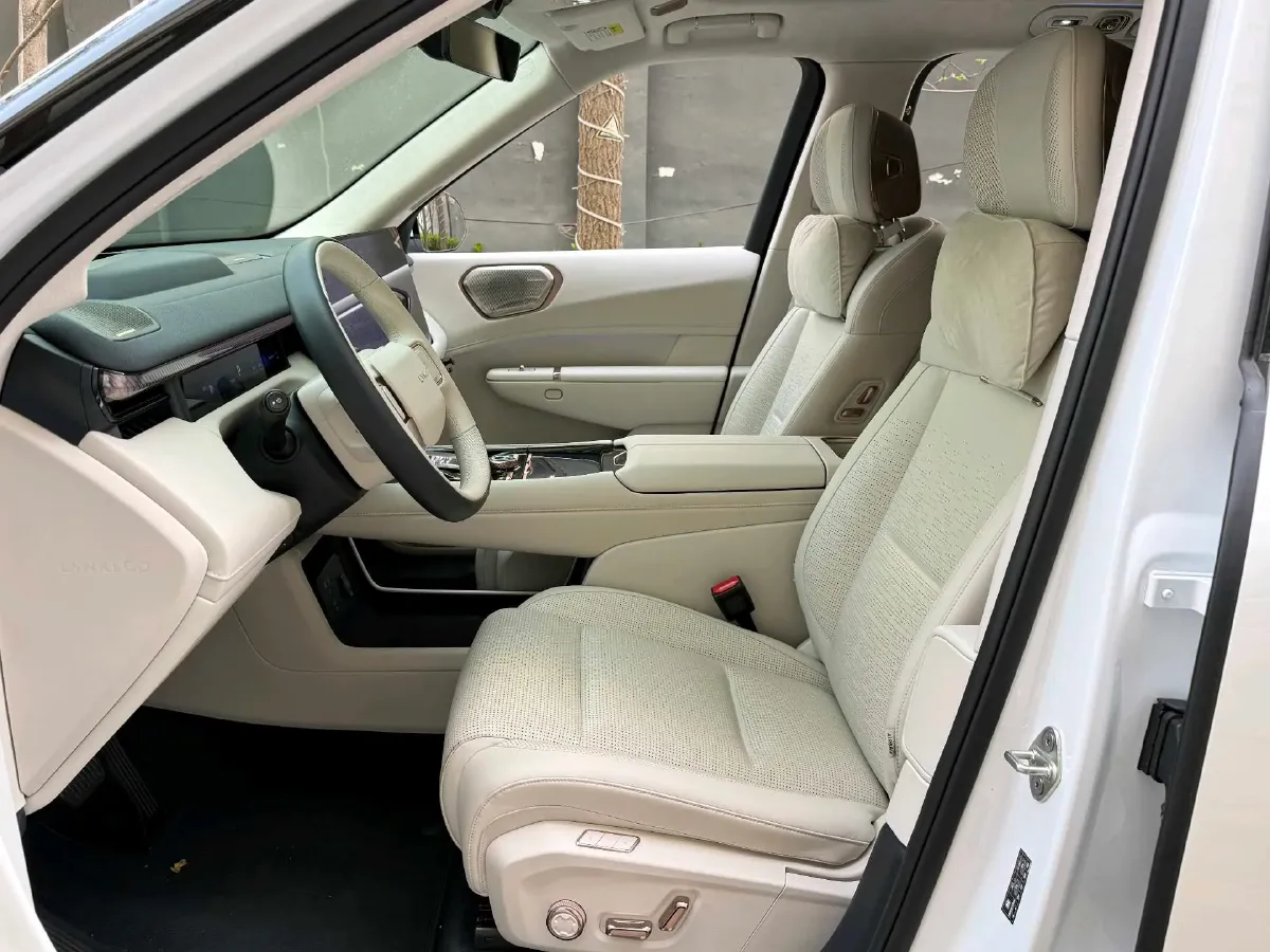 2025 LYNK&CO 900 2.0T 254HP L4 3DHT PHEV,autocango,china used car exporter,china ev exporter,chinese used car exporter,chinese used ev exporter