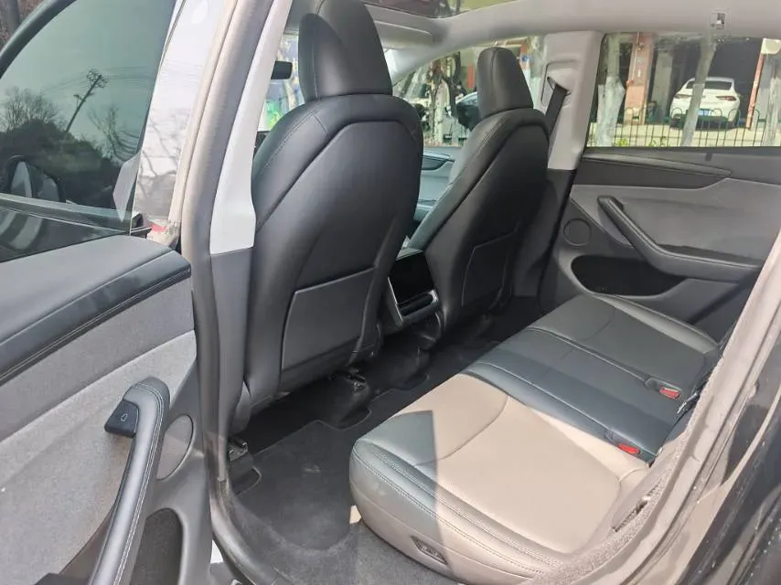 2025 Tesla Model Y BEV 62.5KWH,autocango,china used car exporter,china ev exporter,chinese used car exporter,chinese used ev exporter