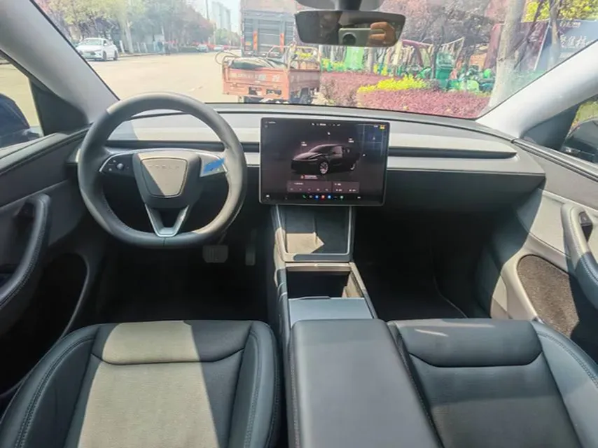 2025 Tesla Model Y BEV 62.5KWH,autocango,china used car exporter,china ev exporter,chinese used car exporter,chinese used ev exporter