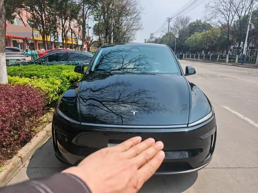 2025 Tesla Model Y BEV 62.5KWH,autocango,china used car exporter,china ev exporter,chinese used car exporter,chinese used ev exporter
