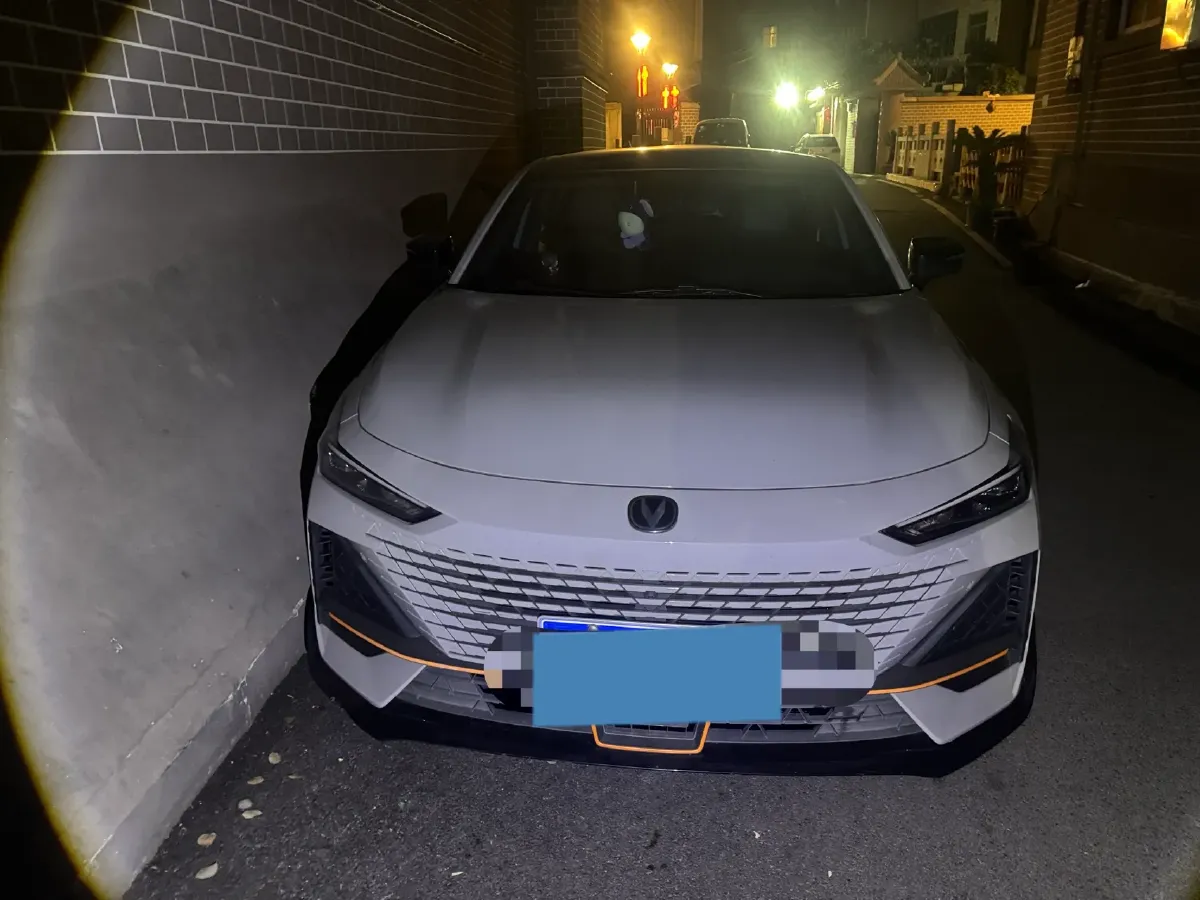 2024 ChangAn UNI-V 1.5T 188HP L4 7DCT,autocango,china used car exporter,china ev exporter,chinese used car exporter,chinese used ev exporter