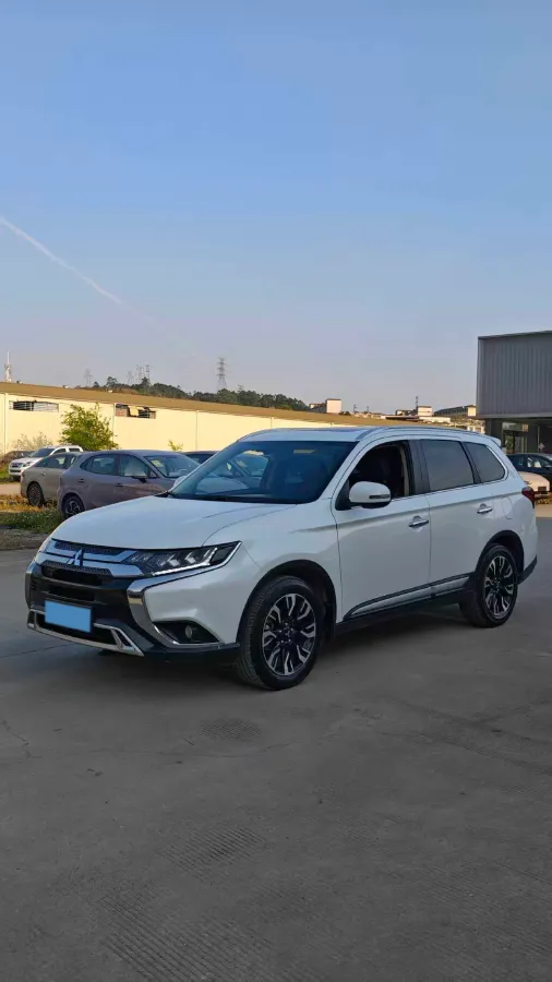 2019 Mitsubishi Outlander 2.4L 192HP L4 CVT,autocango,china used car exporter,china ev exporter,chinese used car exporter,chinese used ev exporter