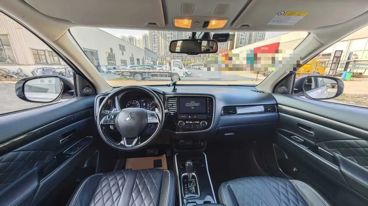 2019 Mitsubishi Outlander 2.4L 192HP L4 CVT,autocango,china used car exporter,china ev exporter,chinese used car exporter,chinese used ev exporter