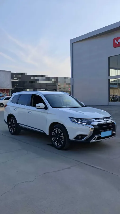 2019 Mitsubishi Outlander 2.4L 192HP L4 CVT,autocango,china used car exporter,china ev exporter,chinese used car exporter,chinese used ev exporter