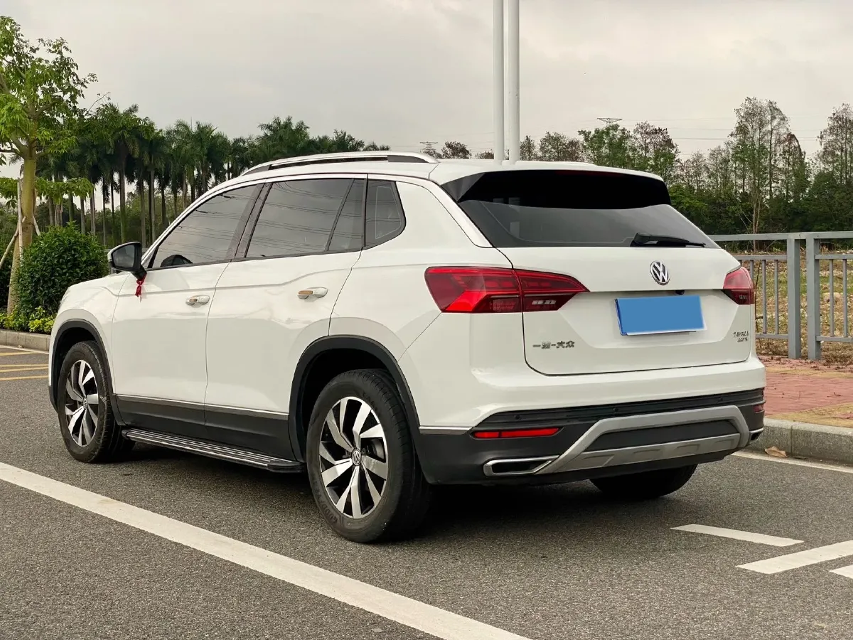 2019 Jeep Cherokee 2.0T 234HP L4 9AT,autocango,china used car exporter,china ev exporter,chinese used car exporter,chinese used ev exporter