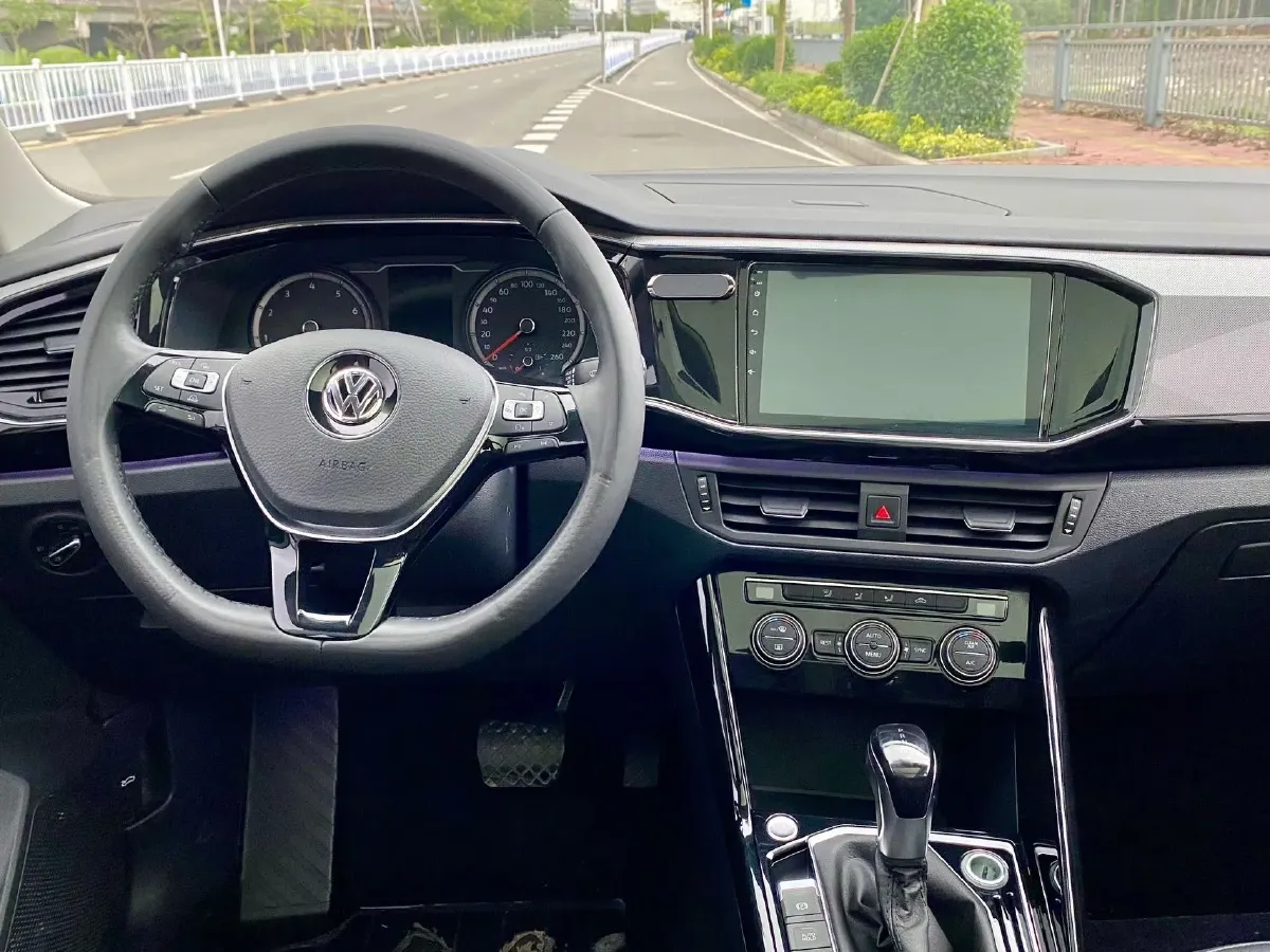 2019 Jeep Cherokee 2.0T 234HP L4 9AT,autocango,china used car exporter,china ev exporter,chinese used car exporter,chinese used ev exporter