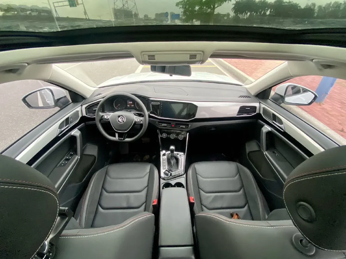 2019 Jeep Cherokee 2.0T 234HP L4 9AT,autocango,china used car exporter,china ev exporter,chinese used car exporter,chinese used ev exporter