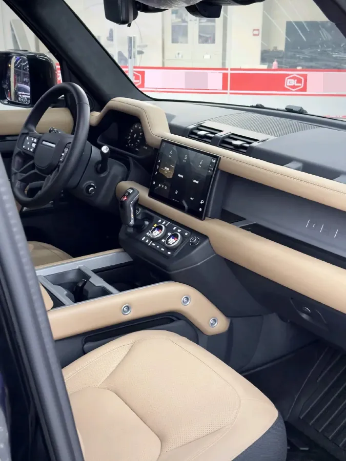 2025 Land Rover Defender 3.0T 400HP L6 8AT,autocango,china used car exporter,china ev exporter,chinese used car exporter,chinese used ev exporter