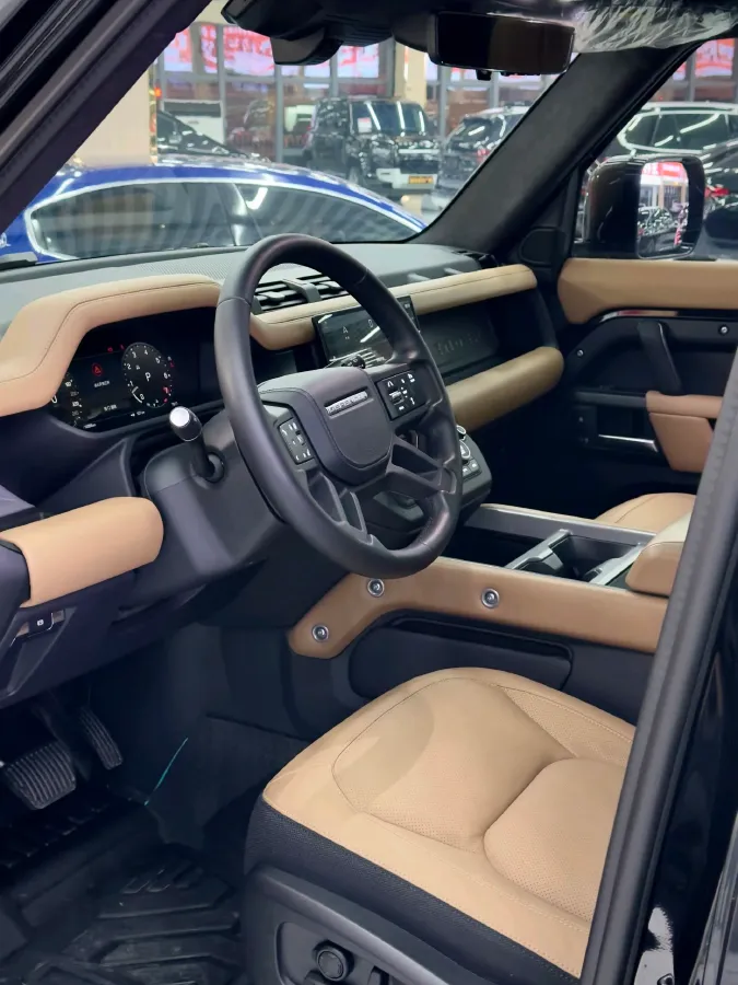 2025 Land Rover Defender 3.0T 400HP L6 8AT,autocango,china used car exporter,china ev exporter,chinese used car exporter,chinese used ev exporter