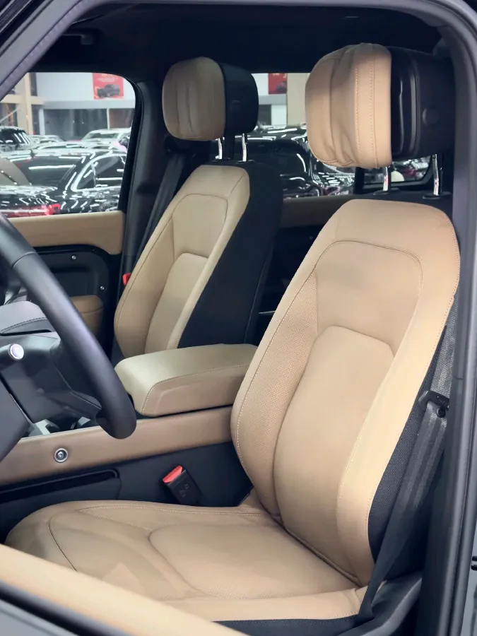 2025 Land Rover Defender 3.0T 400HP L6 8AT,autocango,china used car exporter,china ev exporter,chinese used car exporter,chinese used ev exporter