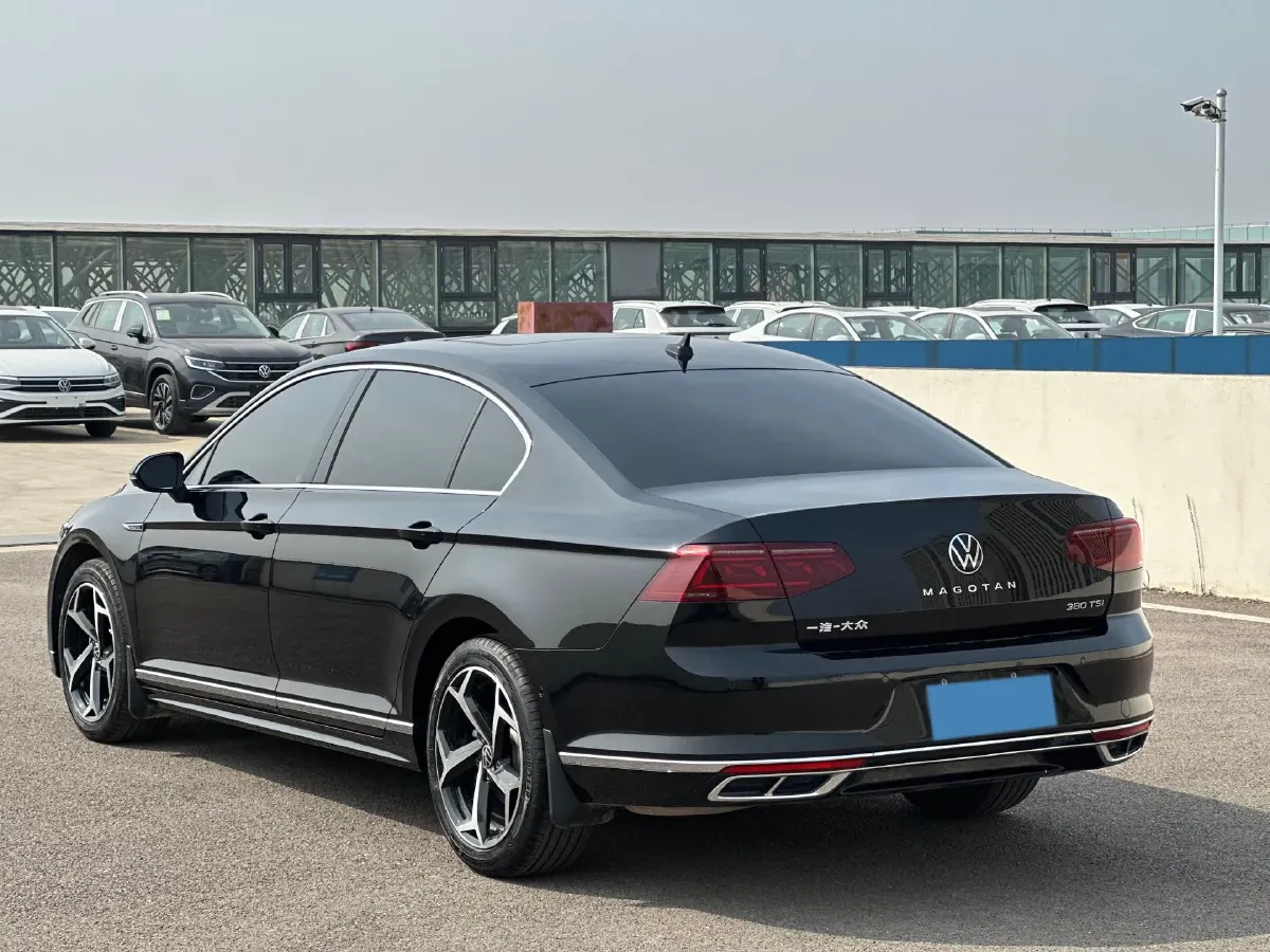 2023 Volkswagen Magotan 2.0T 220HP L4 7DCT,autocango,china used car exporter,china ev exporter,chinese used car exporter,chinese used ev exporter
