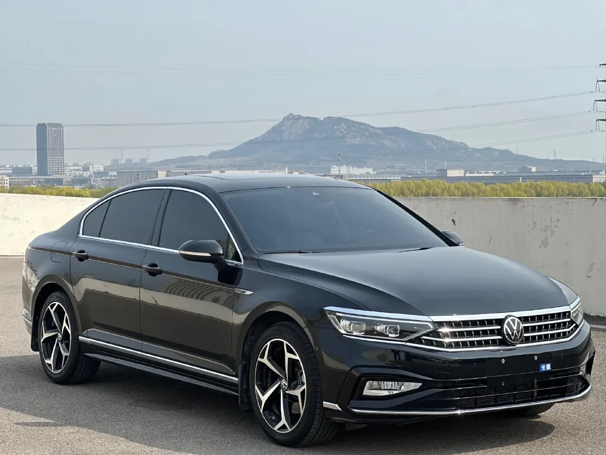 2023 Volkswagen Magotan 2.0T 220HP L4 7DCT,autocango,china used car exporter,china ev exporter,chinese used car exporter,chinese used ev exporter