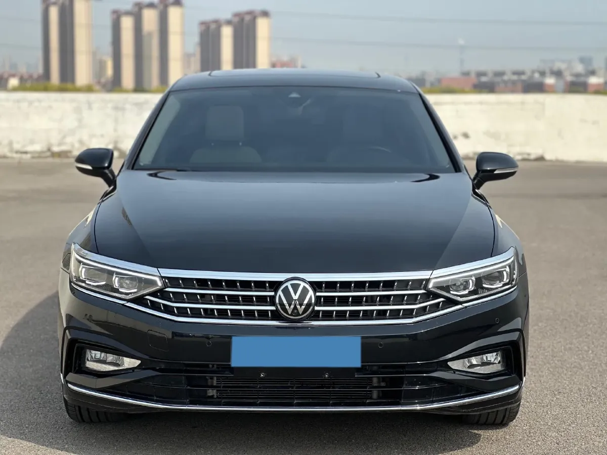 2023 Volkswagen Magotan 2.0T 220HP L4 7DCT,autocango,china used car exporter,china ev exporter,chinese used car exporter,chinese used ev exporter