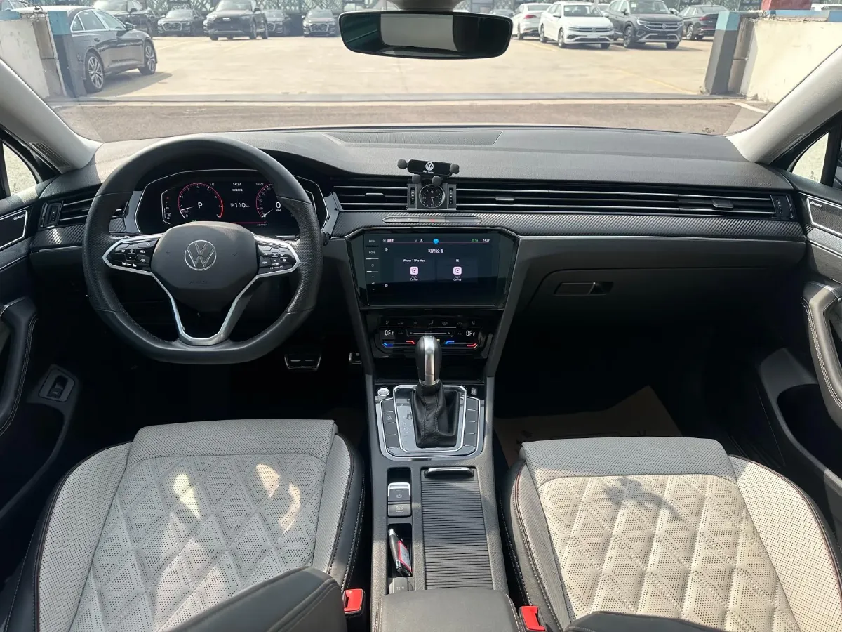 2023 Volkswagen Magotan 2.0T 220HP L4 7DCT,autocango,china used car exporter,china ev exporter,chinese used car exporter,chinese used ev exporter