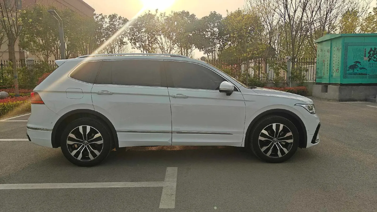 2024 Volkswagen Tiguan L 2.0T 186HP L4 7DCT,autocango,china used car exporter,china ev exporter,chinese used car exporter,chinese used ev exporter