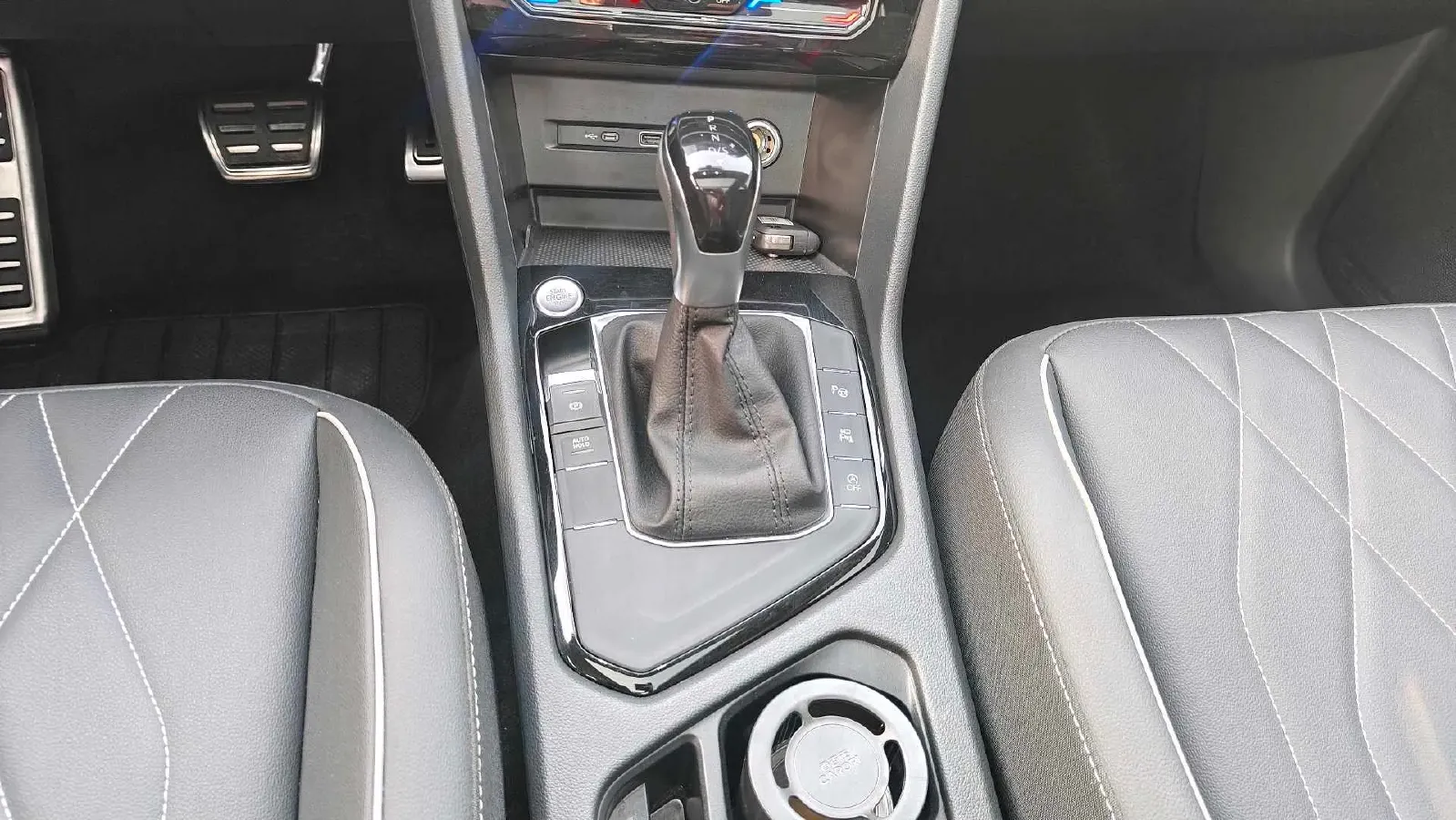 2024 Volkswagen Tiguan L 2.0T 186HP L4 7DCT,autocango,china used car exporter,china ev exporter,chinese used car exporter,chinese used ev exporter