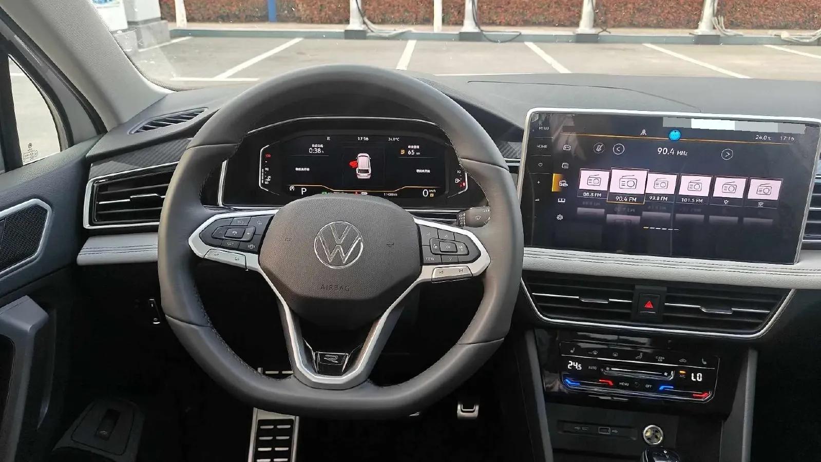 2024 Volkswagen Tiguan L 2.0T 186HP L4 7DCT,autocango,china used car exporter,china ev exporter,chinese used car exporter,chinese used ev exporter