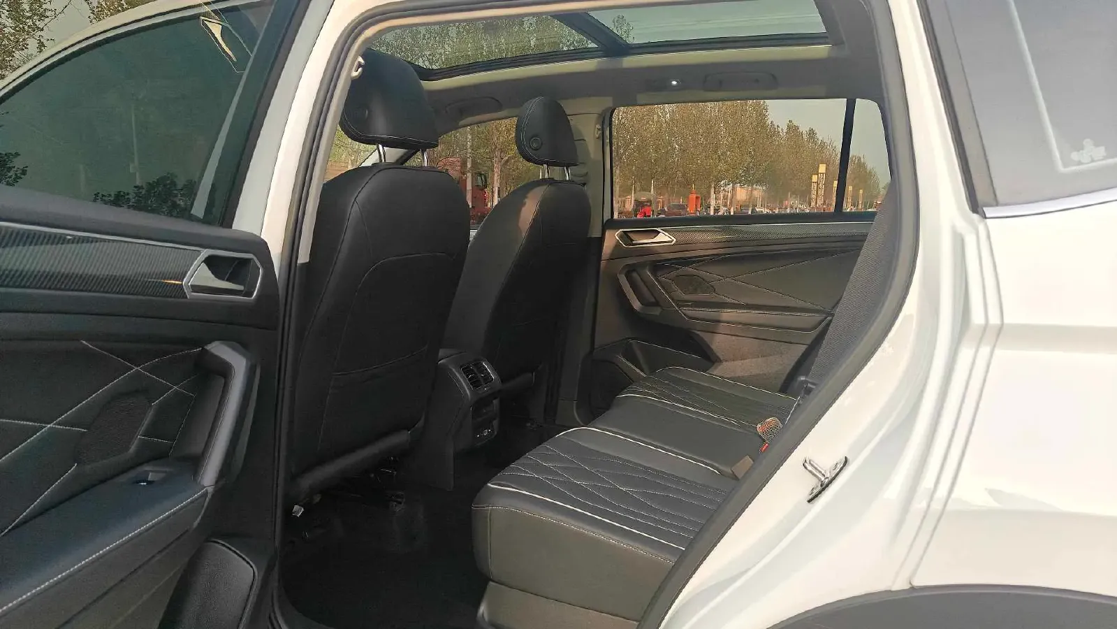 2024 Volkswagen Tiguan L 2.0T 186HP L4 7DCT,autocango,china used car exporter,china ev exporter,chinese used car exporter,chinese used ev exporter