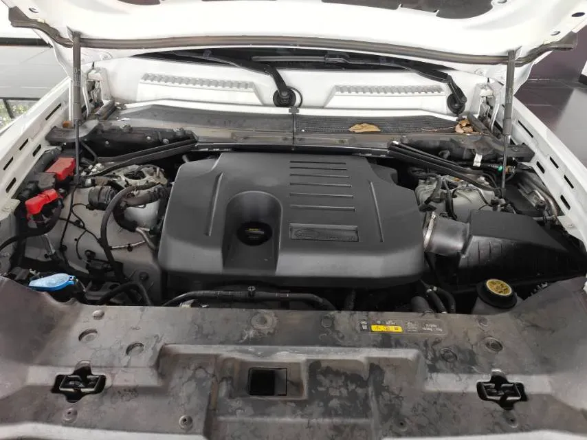 2024 Land Rover Defender 3.0T 400HP L6 8AT,autocango,china used car exporter,china ev exporter,chinese used car exporter,chinese used ev exporter