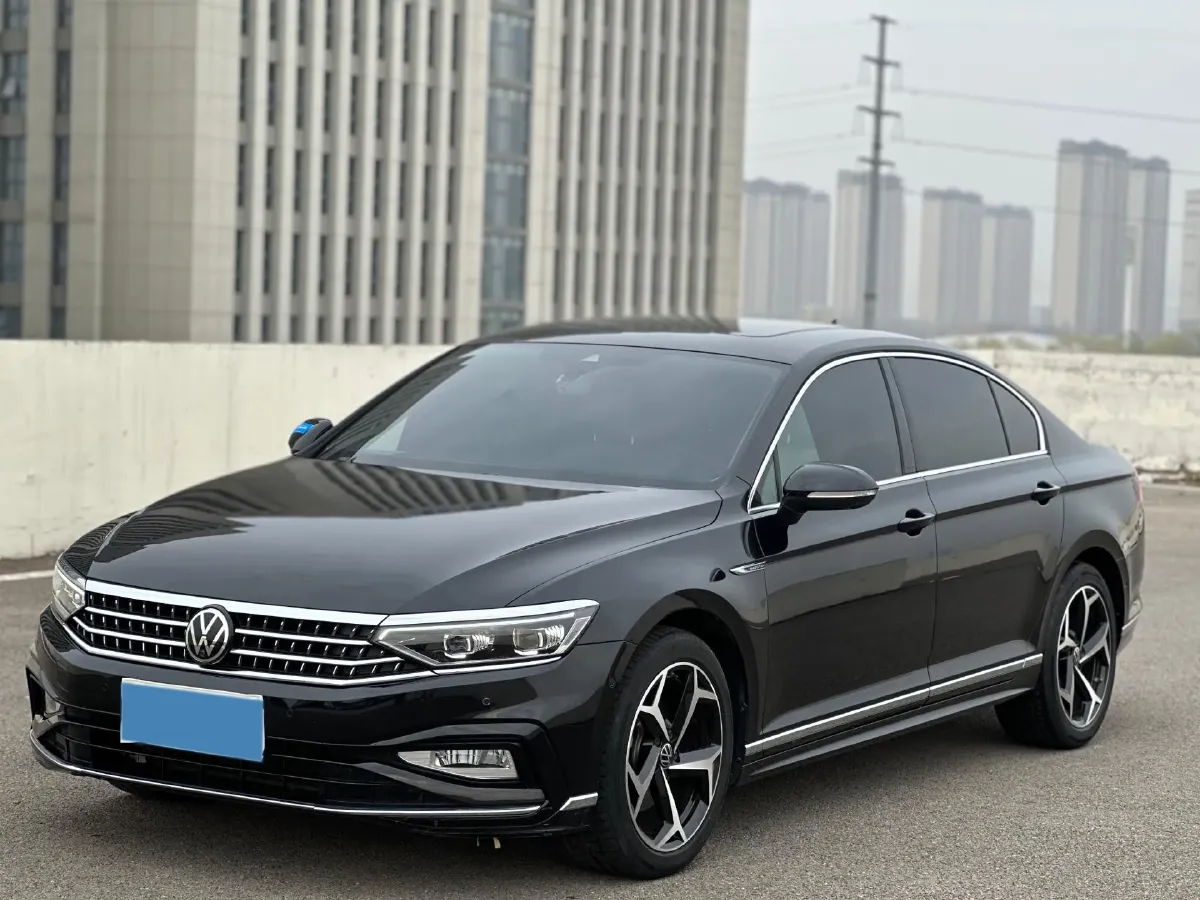 2023 Volkswagen Magotan 2.0T 220HP L4 7DCT,autocango,china used car exporter,china ev exporter,chinese used car exporter,chinese used ev exporter