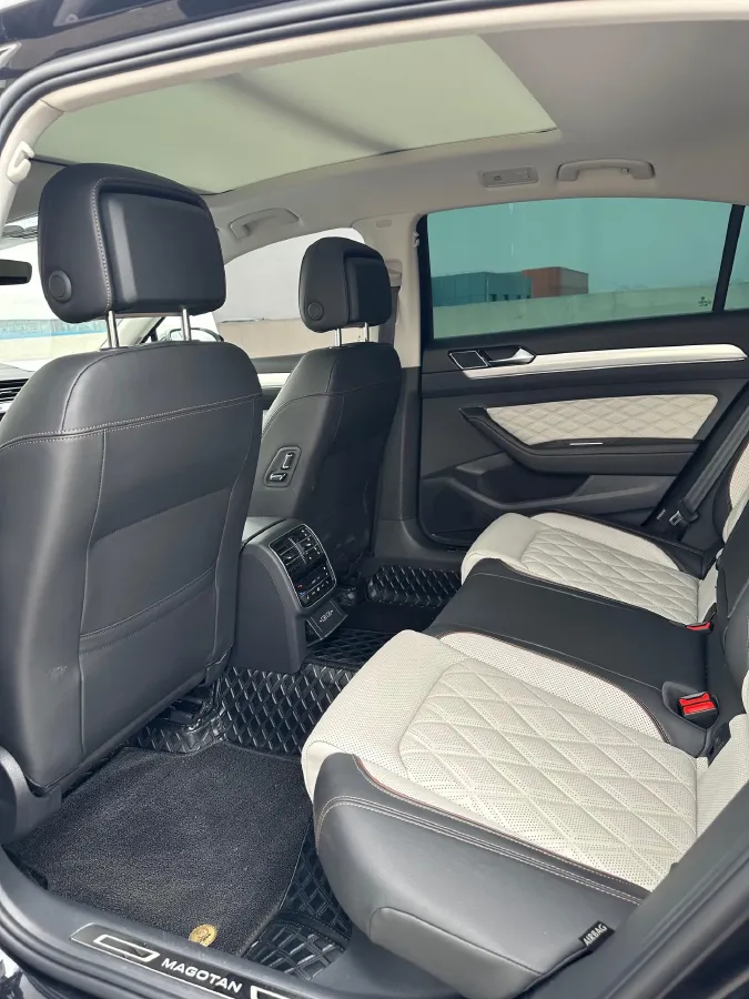 2023 Volkswagen Magotan 2.0T 220HP L4 7DCT,autocango,china used car exporter,china ev exporter,chinese used car exporter,chinese used ev exporter