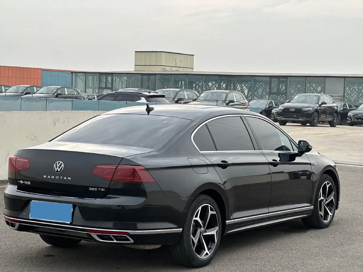 2023 Volkswagen Magotan 2.0T 220HP L4 7DCT,autocango,china used car exporter,china ev exporter,chinese used car exporter,chinese used ev exporter