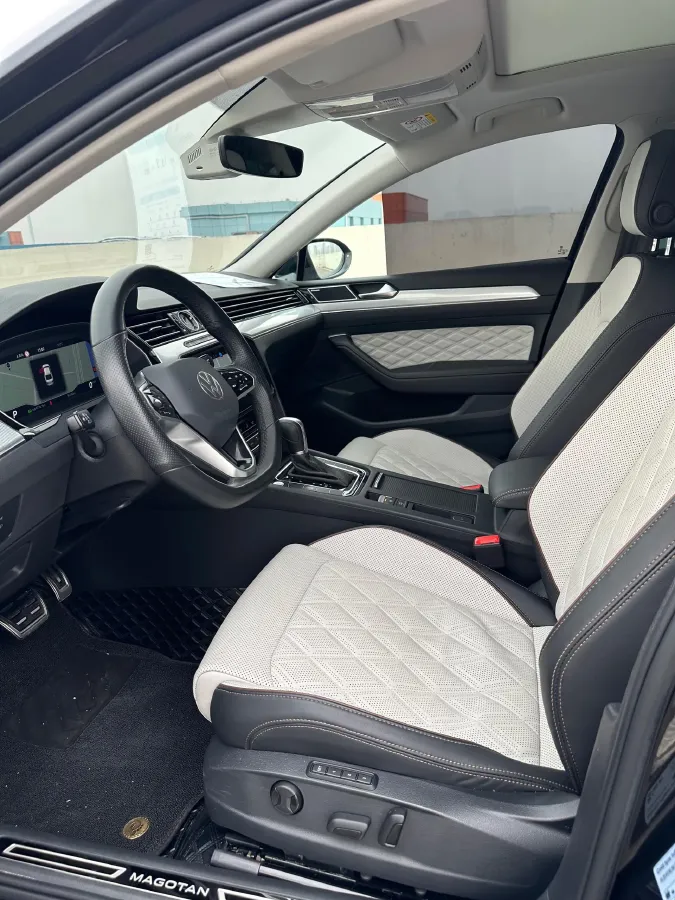2023 Volkswagen Magotan 2.0T 220HP L4 7DCT,autocango,china used car exporter,china ev exporter,chinese used car exporter,chinese used ev exporter