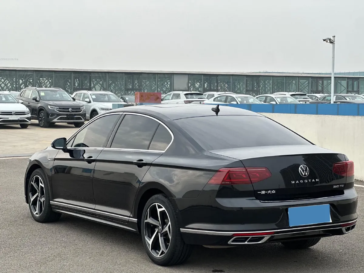 2023 Volkswagen Magotan 2.0T 220HP L4 7DCT,autocango,china used car exporter,china ev exporter,chinese used car exporter,chinese used ev exporter