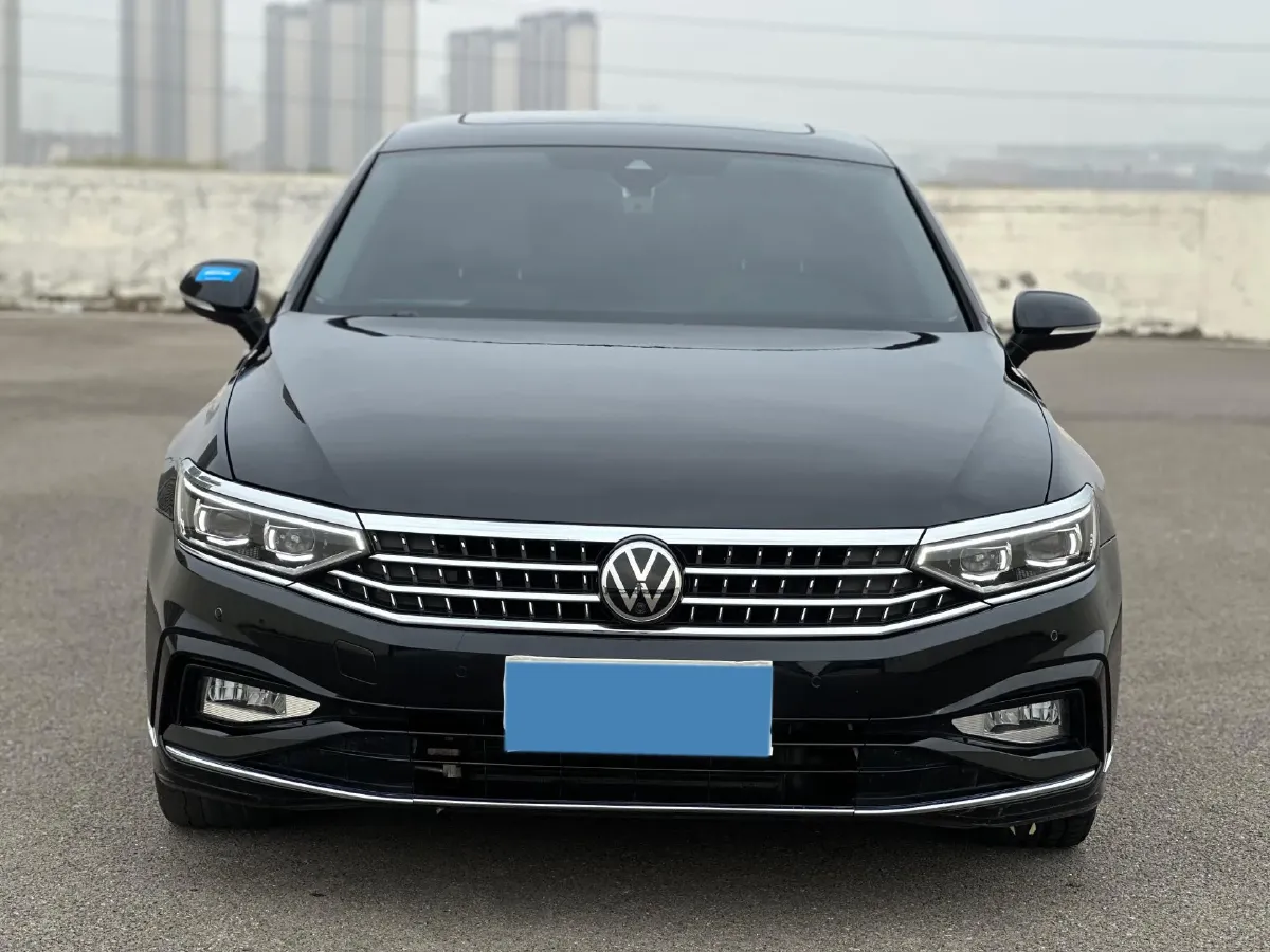 2023 Volkswagen Magotan 2.0T 220HP L4 7DCT,autocango,china used car exporter,china ev exporter,chinese used car exporter,chinese used ev exporter