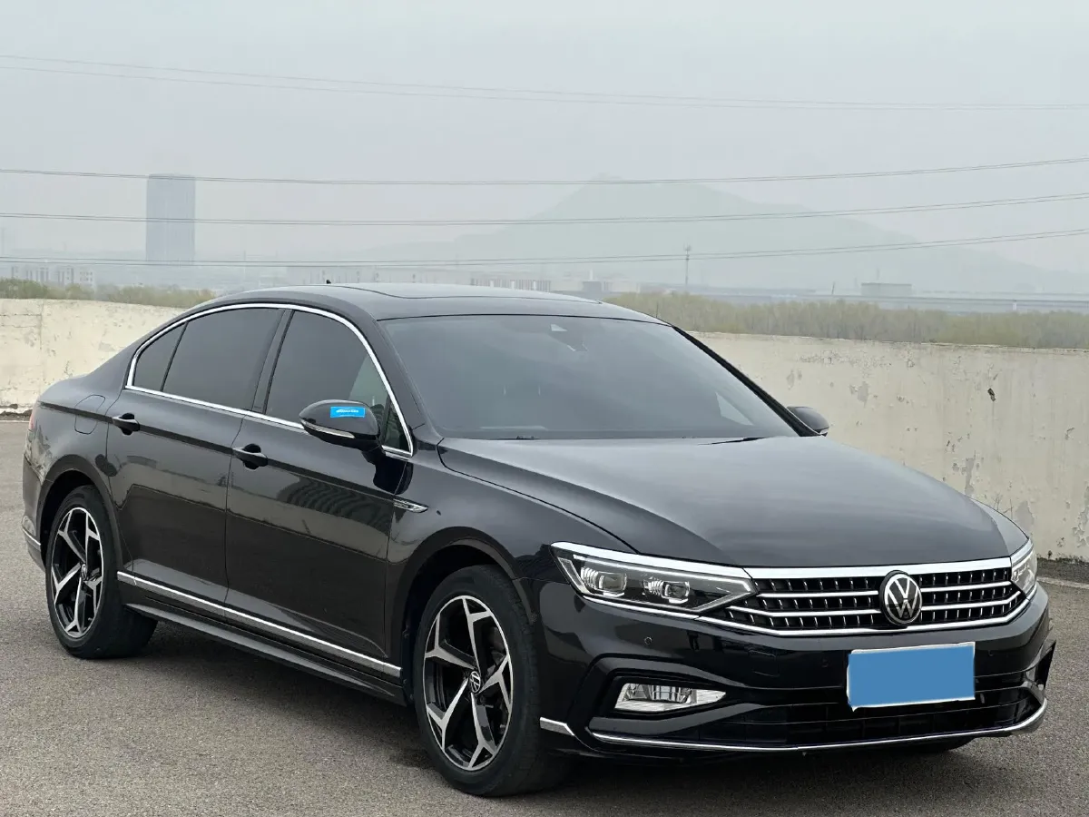 2023 Volkswagen Magotan 2.0T 220HP L4 7DCT,autocango,china used car exporter,china ev exporter,chinese used car exporter,chinese used ev exporter
