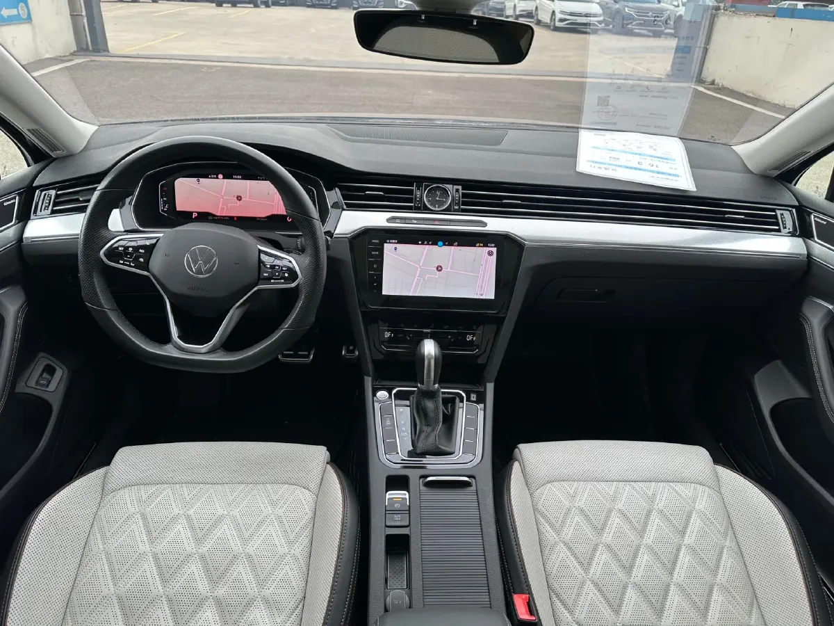 2023 Volkswagen Magotan 2.0T 220HP L4 7DCT,autocango,china used car exporter,china ev exporter,chinese used car exporter,chinese used ev exporter