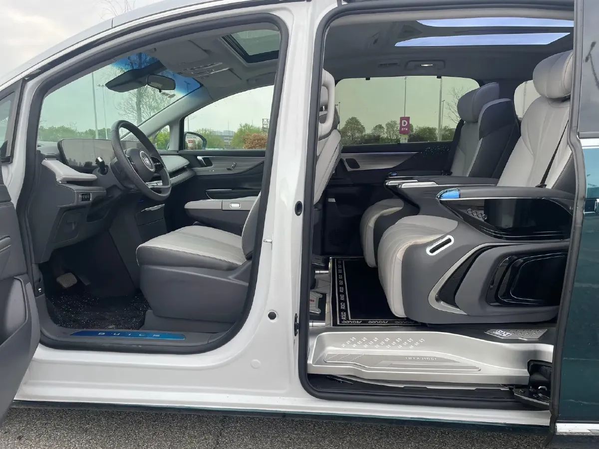 2025 Buick GL8 2.0T 237HP L4 9AT,autocango,china used car exporter,china ev exporter,chinese used car exporter,chinese used ev exporter