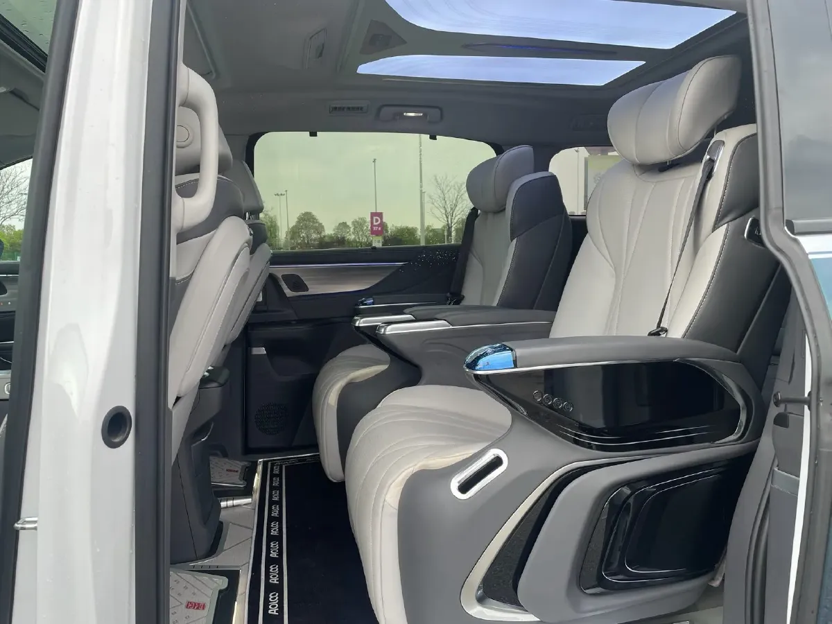 2025 Buick GL8 2.0T 237HP L4 9AT,autocango,china used car exporter,china ev exporter,chinese used car exporter,chinese used ev exporter