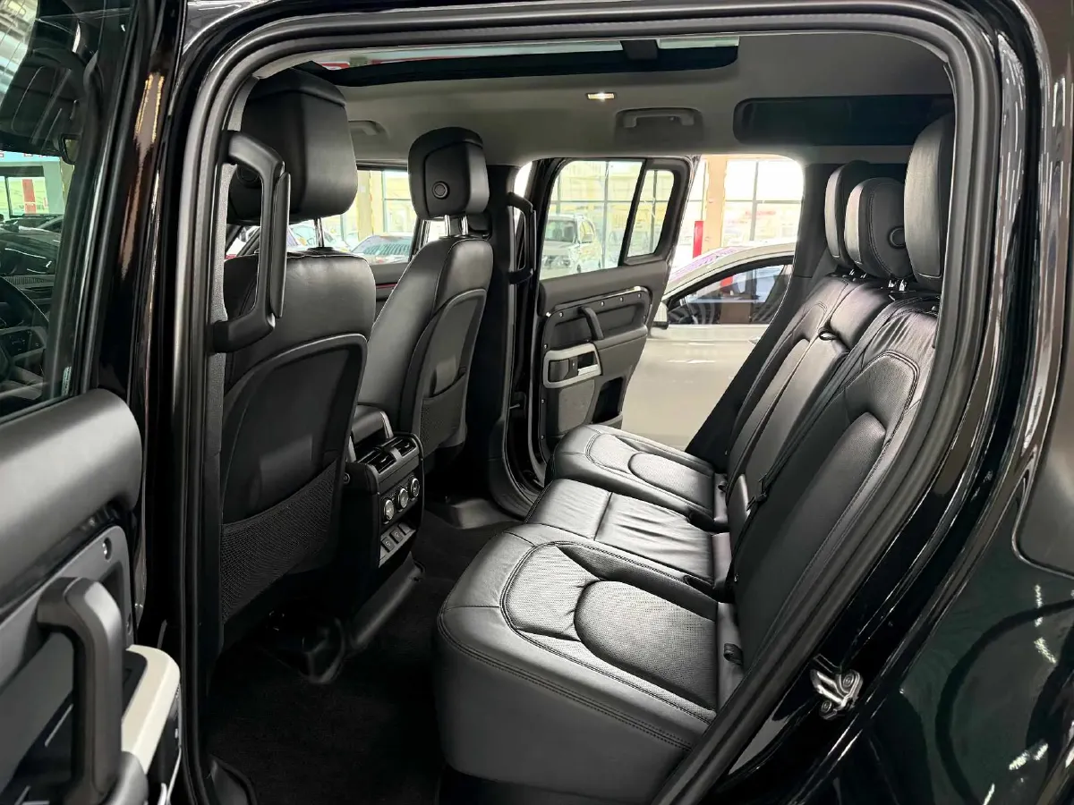 2024 Land Rover Defender 3.0T 400HP L6 8AT,autocango,china used car exporter,china ev exporter,chinese used car exporter,chinese used ev exporter