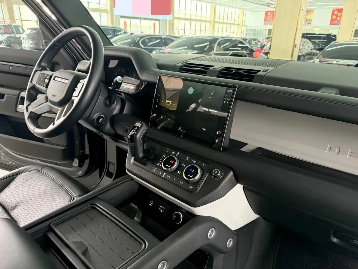 2024 Land Rover Defender 3.0T 400HP L6 8AT,autocango,china used car exporter,china ev exporter,chinese used car exporter,chinese used ev exporter