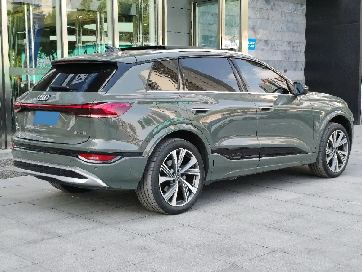 2025 Audi Q5L 2.0T 190HP L4 7DCT,autocango,china used car exporter,china ev exporter,chinese used car exporter,chinese used ev exporter