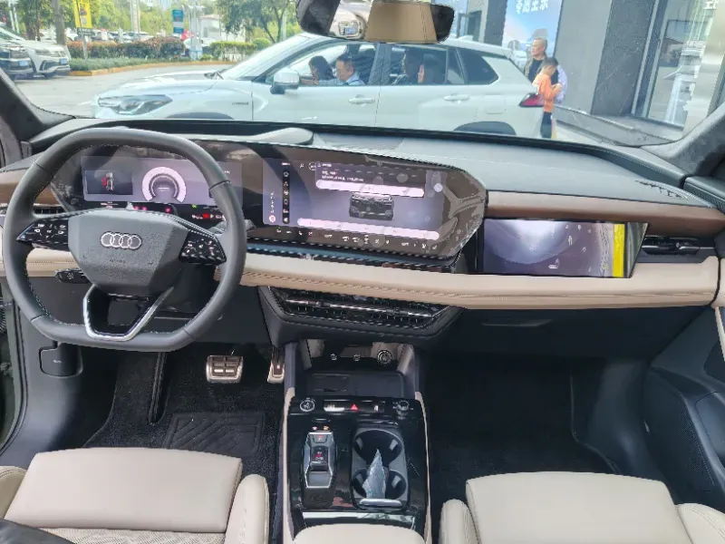 2025 Audi Q5L 2.0T 190HP L4 7DCT,autocango,china used car exporter,china ev exporter,chinese used car exporter,chinese used ev exporter