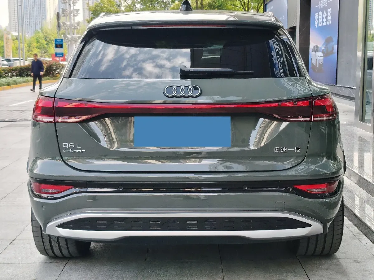 2025 Audi Q5L 2.0T 190HP L4 7DCT,autocango,china used car exporter,china ev exporter,chinese used car exporter,chinese used ev exporter