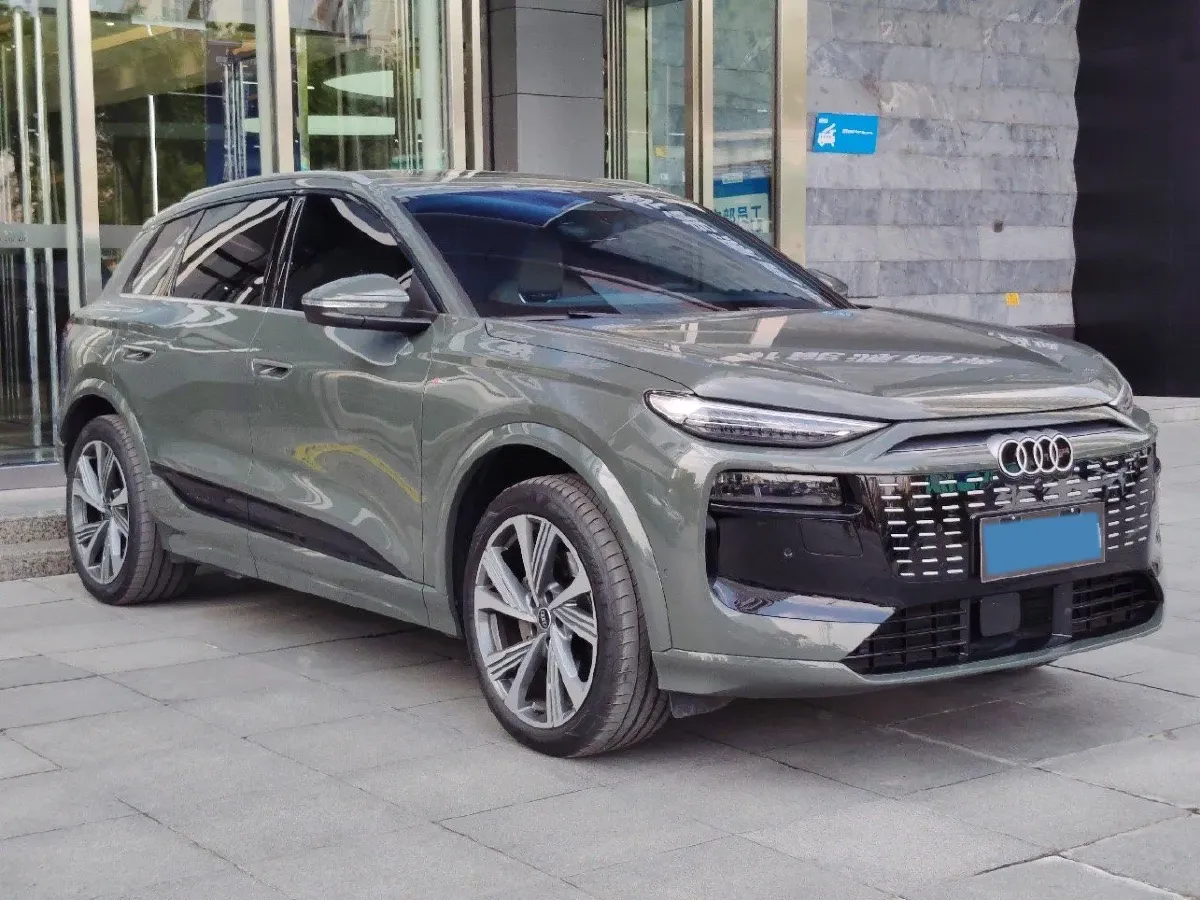 2025 Audi Q5L 2.0T 190HP L4 7DCT,autocango,china used car exporter,china ev exporter,chinese used car exporter,chinese used ev exporter