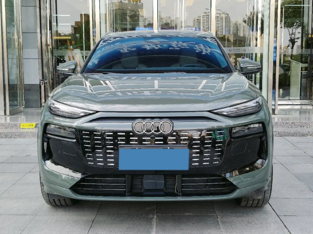 2025 Audi Q5L 2.0T 190HP L4 7DCT,autocango,china used car exporter,china ev exporter,chinese used car exporter,chinese used ev exporter