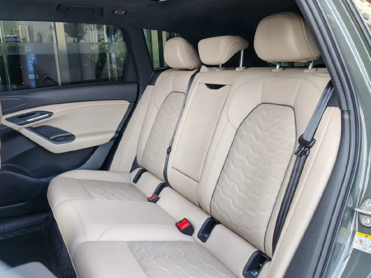 2025 Audi Q5L 2.0T 190HP L4 7DCT,autocango,china used car exporter,china ev exporter,chinese used car exporter,chinese used ev exporter